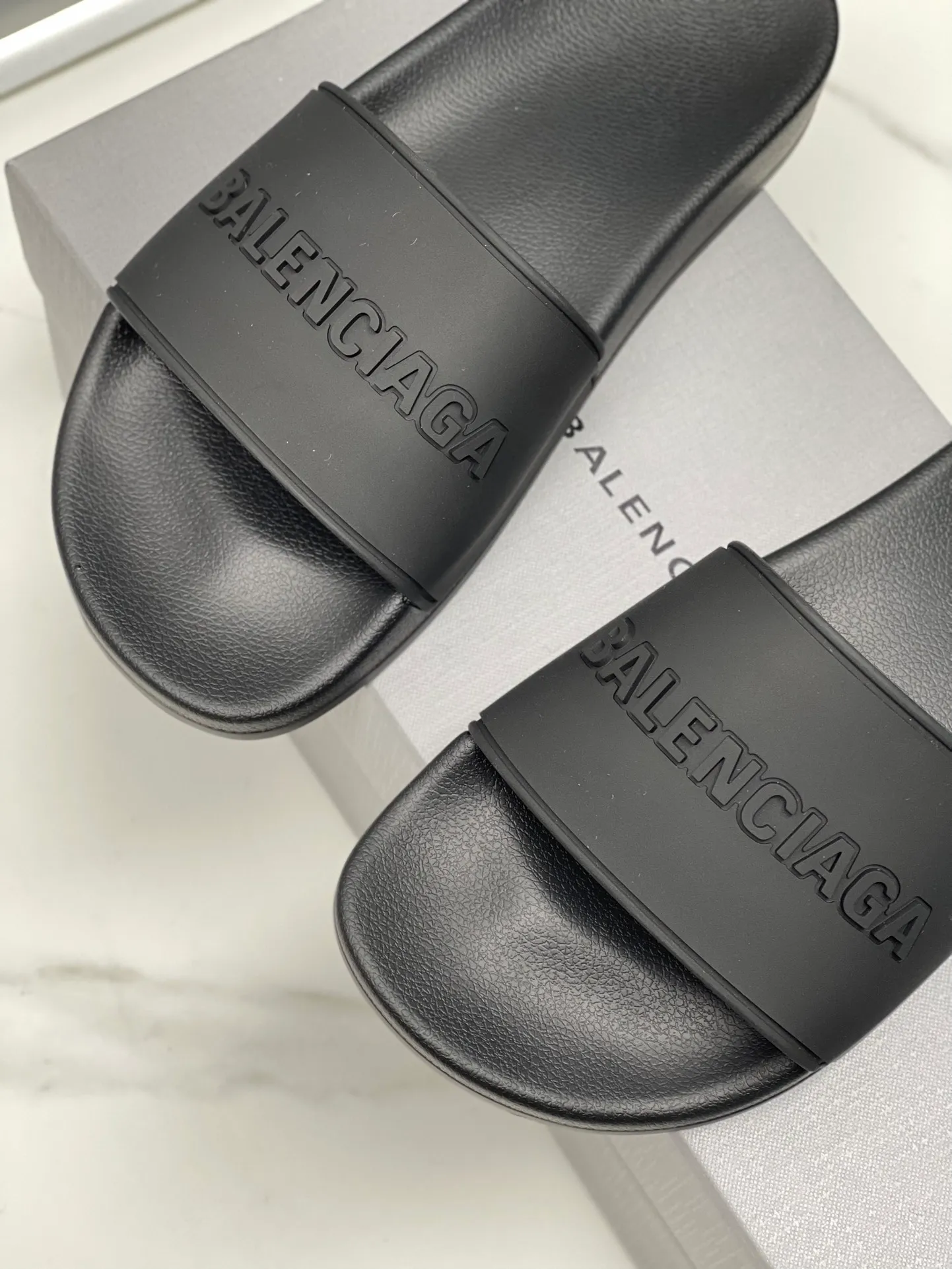 👟👟Ex-factory price 240👟👟 Women's Shoes Women's Clothing Balenciaga 2023 trendy slippers!  Balenciaga Political Campaign Latest Abrasive Development!  A favorite of European and American ladies, celebrities, and Internet celebrity girls. Exquisite uppers are hand-sewn and threaded. They are fluffy and soft, skin-friendly and soft, a must-have for summer. Fashionable but not overly ostentatious. Original natural rubber non-slip and wear-resistant sole. Size 35-40, 39-45 matching counter latest original packaging.